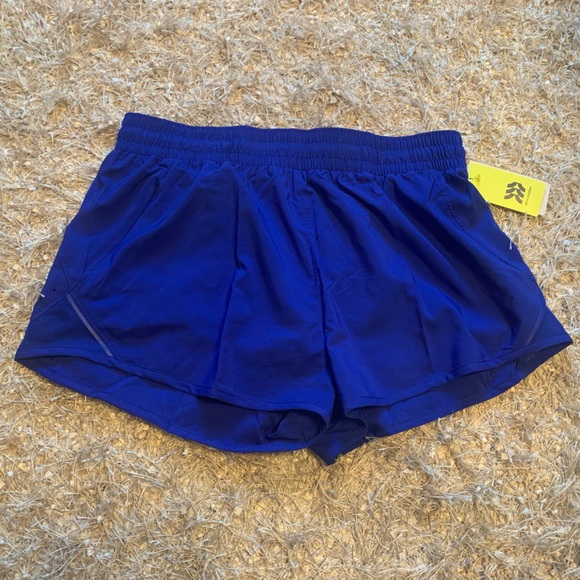 all in motion Shorts Nwt Mid Rise Run Shorts 3 Sz Medium Poshmark